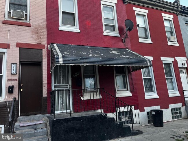 Primary Photo - 2445 N Bancroft St