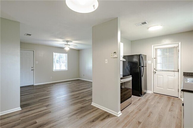 Building Photo - 4339 Binghamton Dr