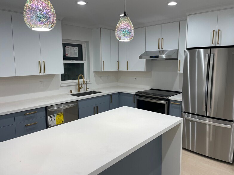 Building Photo - 1279 Las Palmas Dr