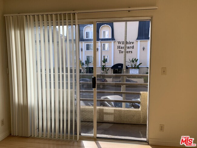 Building Photo - 420 S Harvard Blvd