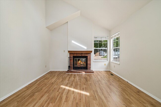 Building Photo - Beautiful 3 bed 2 bath Highlands Ranch Home!