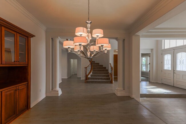 Building Photo - Stunning 6 Bedroom Home With Casita Pool H...