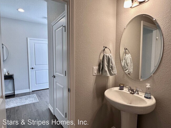Building Photo - 3 br, 2.5 bath House - 7321 S Shady Grove Way