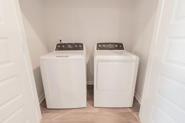 Building Photo - 1382 Speedway St