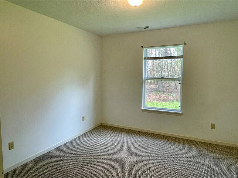 Building Photo - 496 Pheasant Run