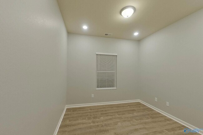 Building Photo - 10685 Bent Brook Dr