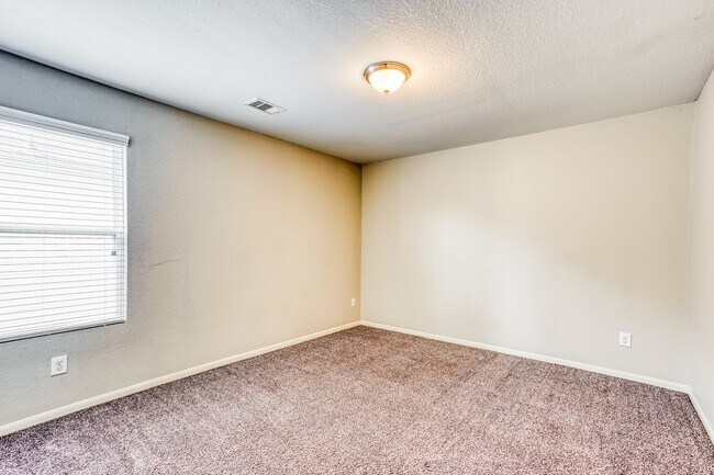Building Photo - 3106 Thicket Path Way
