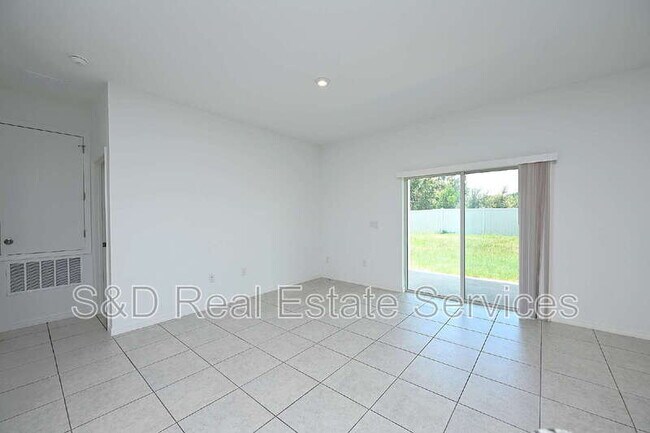 Building Photo - 685 Crown Rose Dr