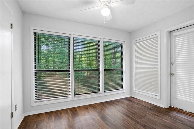Building Photo - 1006 Dunbar Dr