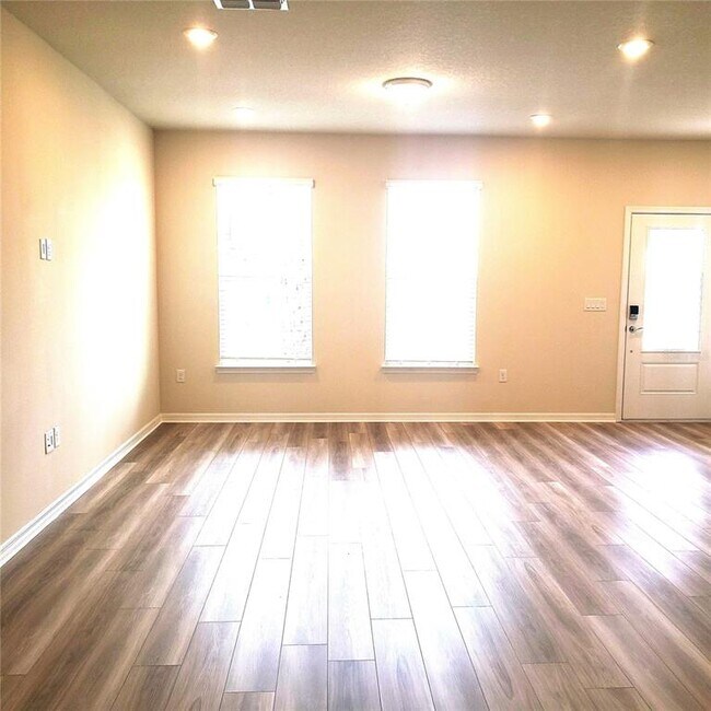 Building Photo - 6316 Tabebuia Pkwy