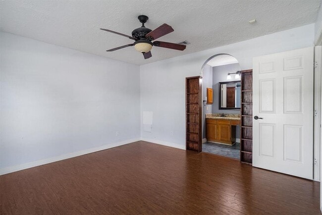 Building Photo - 2790 Wood Hollow Dr