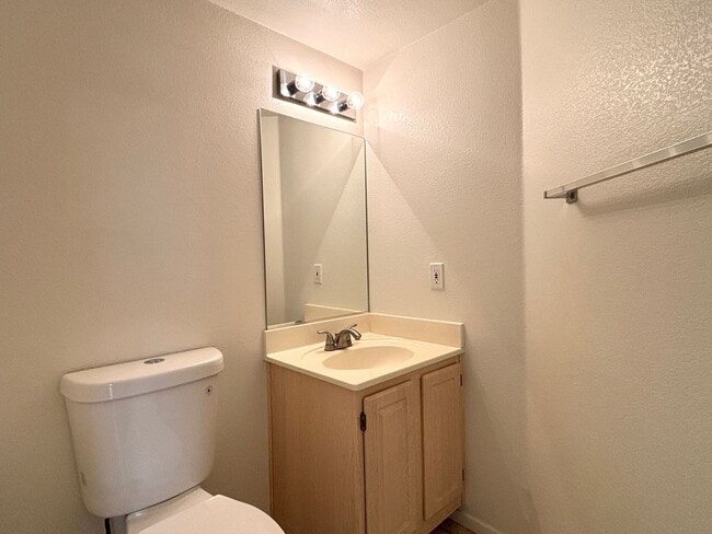 Building Photo - Great Two Bedroom Townhouse with a 1 car garage near Silverado Ranch area