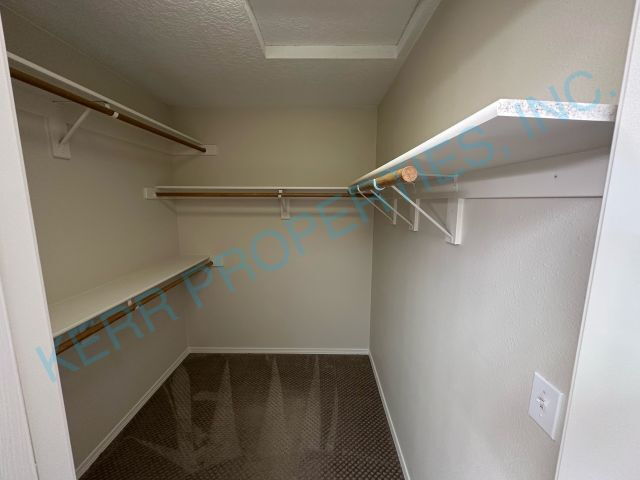 Building Photo - Charming Clackamas Retreat: Spacious 3-Bed...