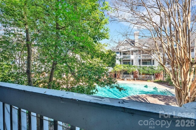 Building Photo - 505 N Graham St