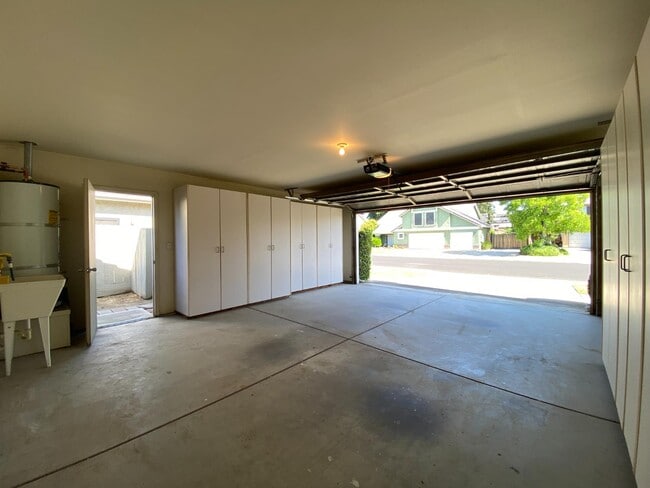 Building Photo - 1372 Chennault Ave