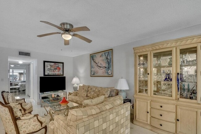 Building Photo - 1317 High Point Way SE