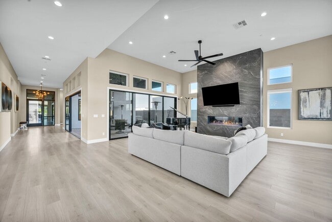 Building Photo - Stunning Single-Story Summerlin Home with Pool & Spa