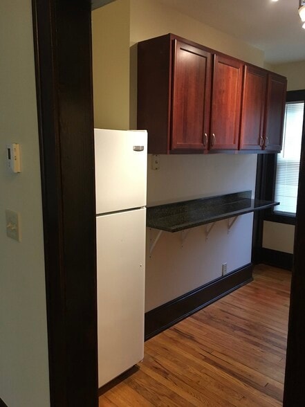 Building Photo - 1745 W 31st Pl