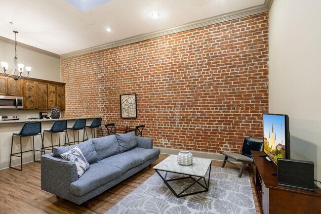 Building Photo - 30 Baronne St