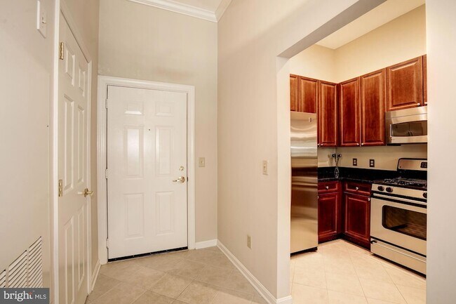 Building Photo - 4950 Brenman Park Dr