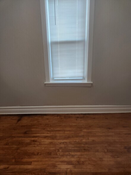 Bedroom - 2326 S Homan Ave