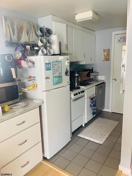 Building Photo - 9401 Pacific Ave