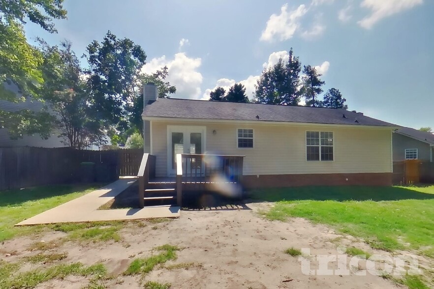 Building Photo - 425 Northshore Ct