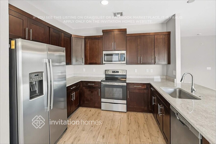 Building Photo - 5541 E Santa Clara Dr