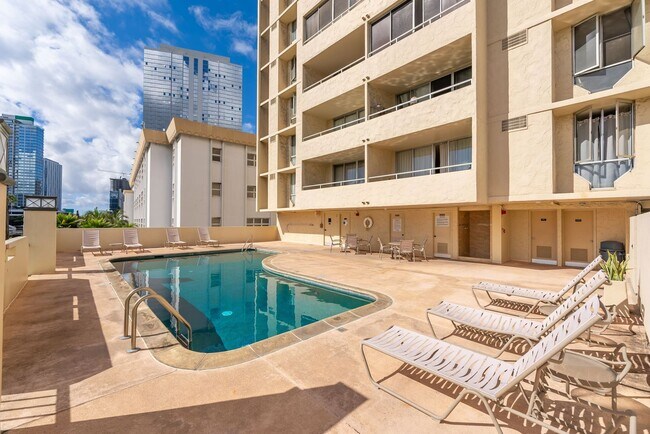 Building Photo - Kakaako Royal Court 2 Bedroom 2 Bathroom 1...