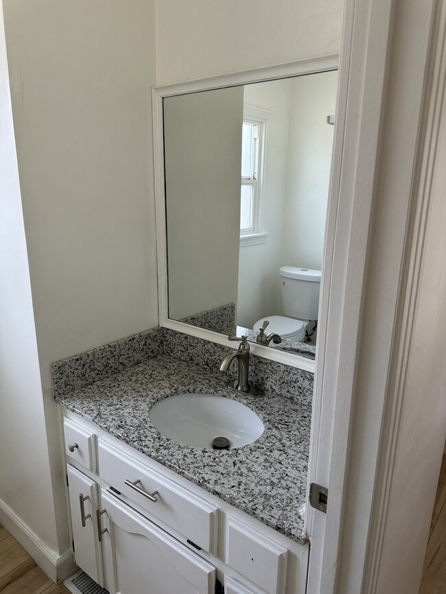 Building Photo - Ceres 3 bed 2 bath 2 story home