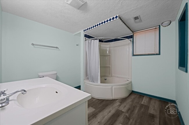 Building Photo - 343 Diane Ct