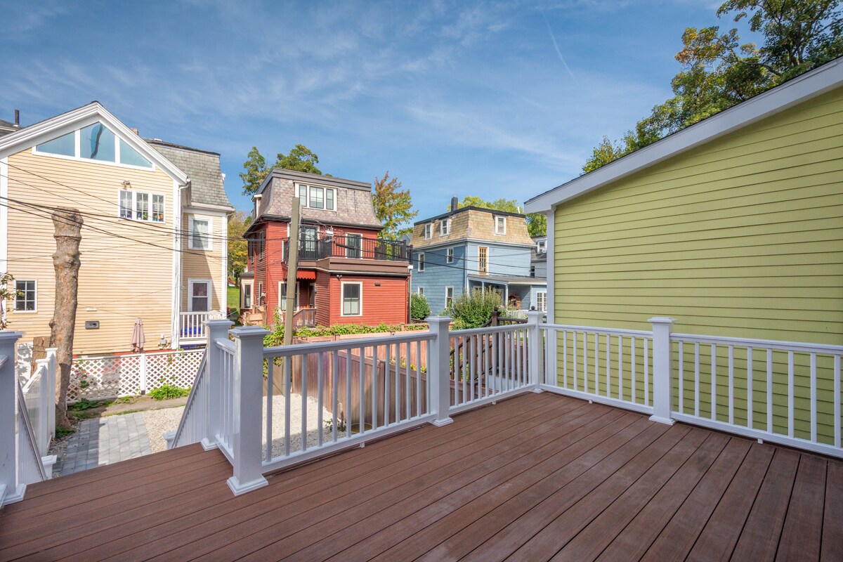 Building Photo - 31 School St