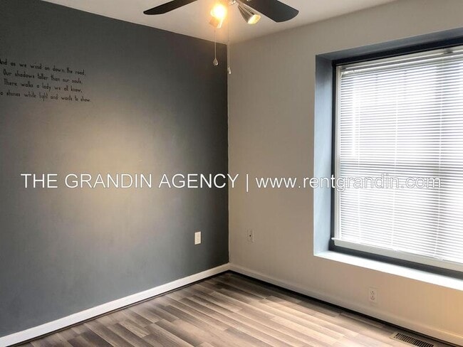 Building Photo - 1811 Meadows Ct