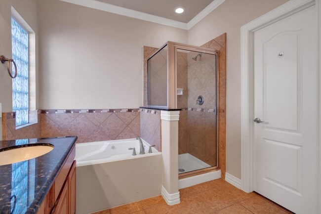 Building Photo - 3414 Home St