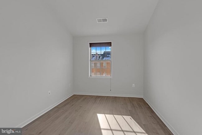 Building Photo - 22554 Cambridgeport Square