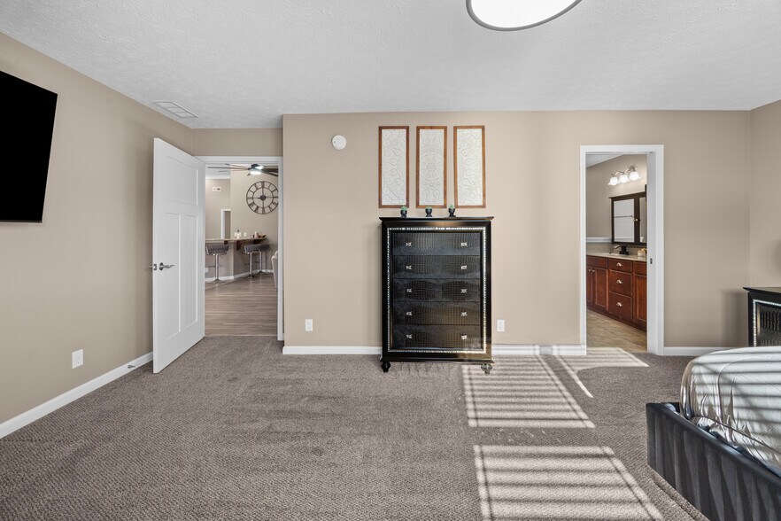 Building Photo - 25 Kettle Ct