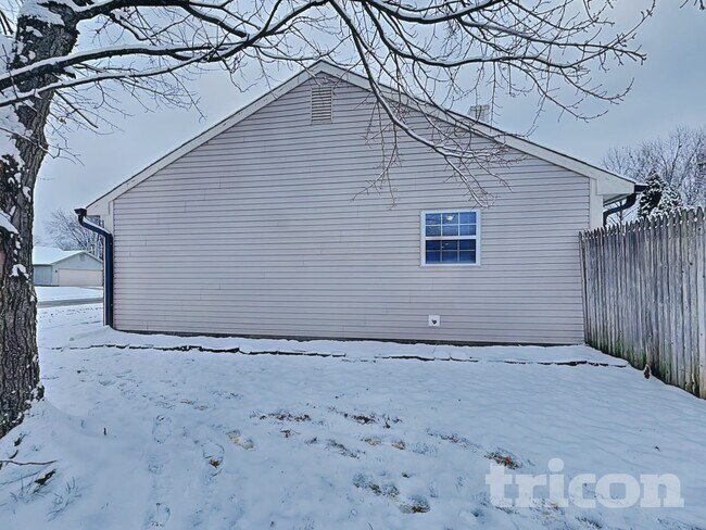 Building Photo - 1102 Berwyn Rd