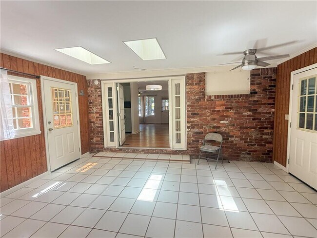 Building Photo - 1009 Verdi Way