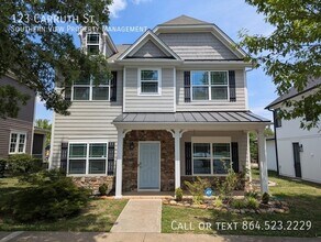 Building Photo - 123 Carruth St