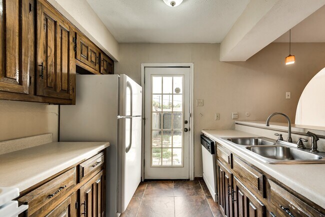 Building Photo - Adorable Townhome featuring 3 Bedrooms + Office In Prime Location