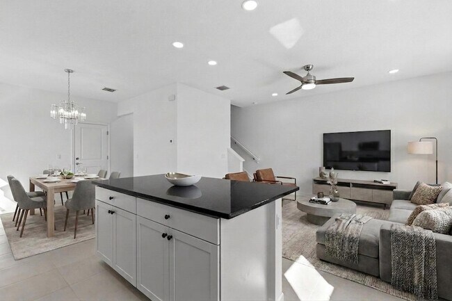 Building Photo - 4404 Longwood Lk Sq