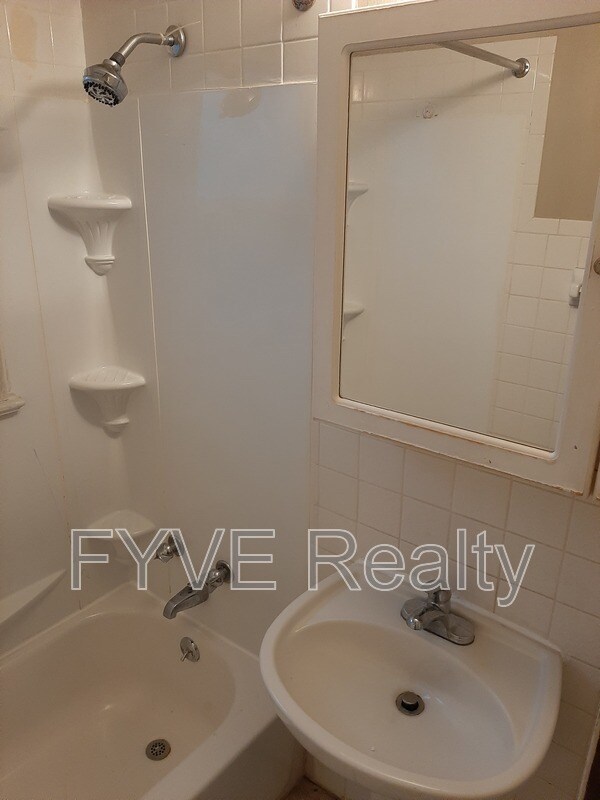 Building Photo - 1222 E 340th St