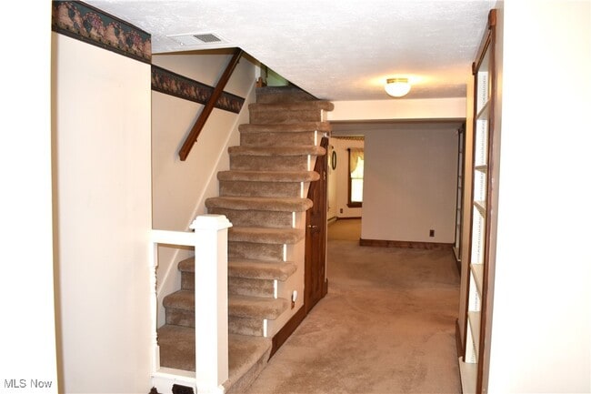 Building Photo - 2071 Dewey Rd