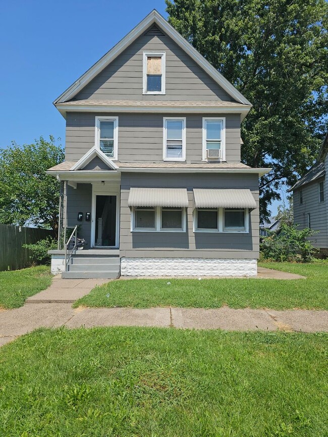 Building Photo - 2723 6th Ave