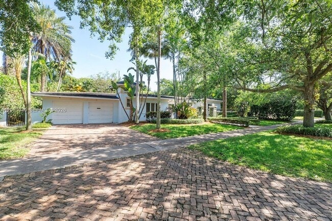 Building Photo - 1037 Alfonso Ave
