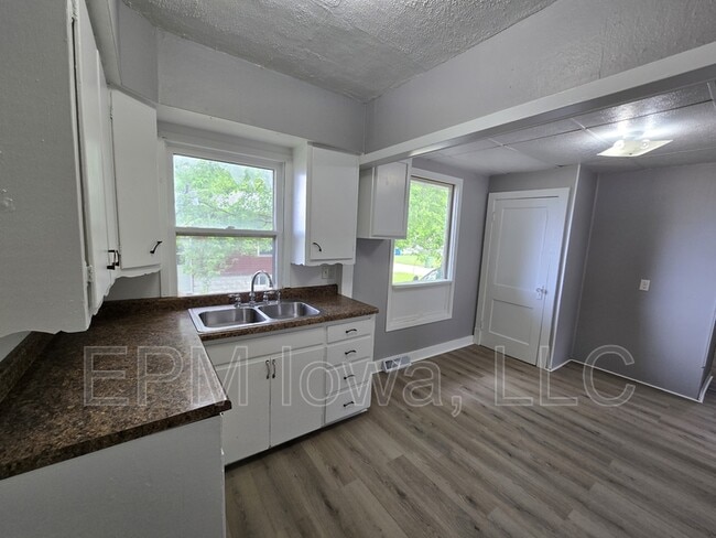 Building Photo - 512 Maynard Ave