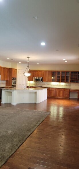 Building Photo - 2321 Star Lilly St