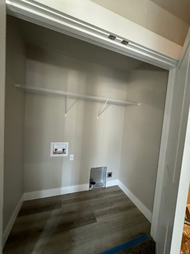 Building Photo - 1509 W Thyme Dr