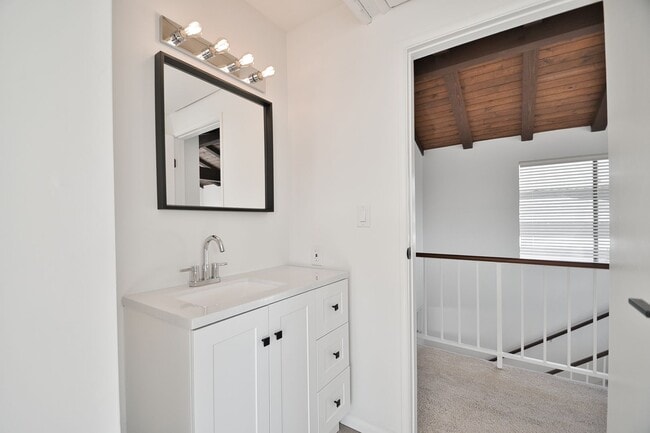 Building Photo - 4 Bedroom Home on Cul de Sac in Hermosa Beach ** Coming soon 4/21/2026**