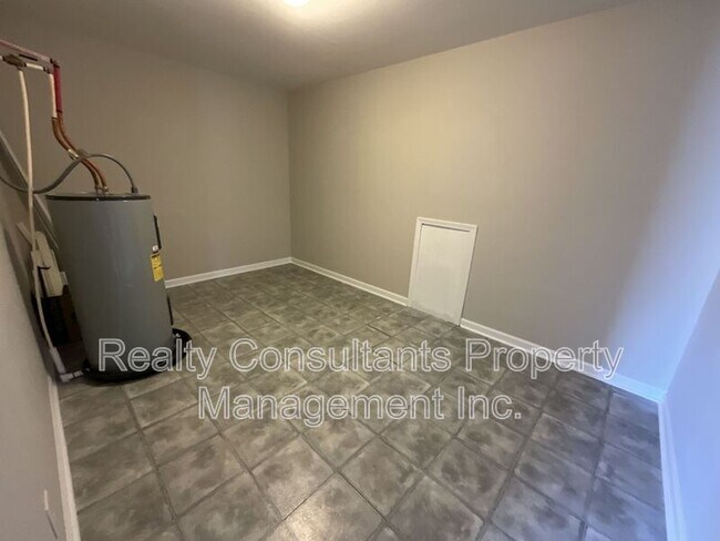 Building Photo - 300 Mourning Dove Terrace